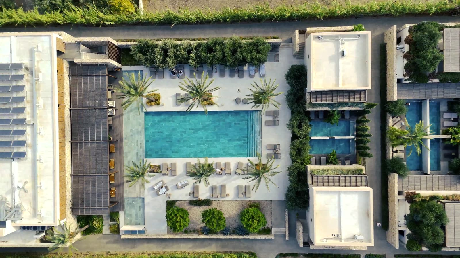 Wasser, Pflanzen und Architektur im Gleichgewicht. Ein Bild aus dem fertigen Film.